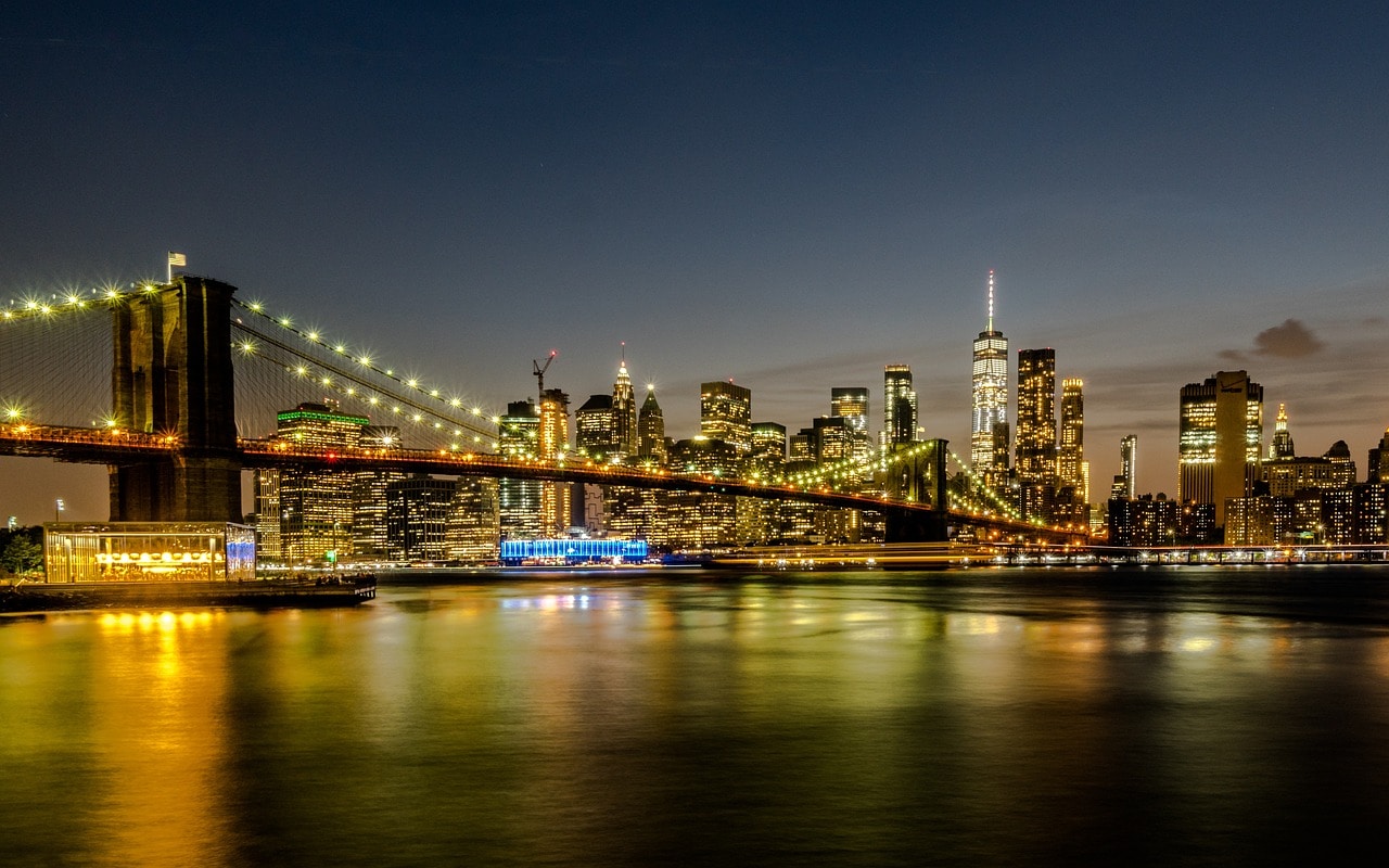 Brooklyn Bridge and the downtown Manhattan lights