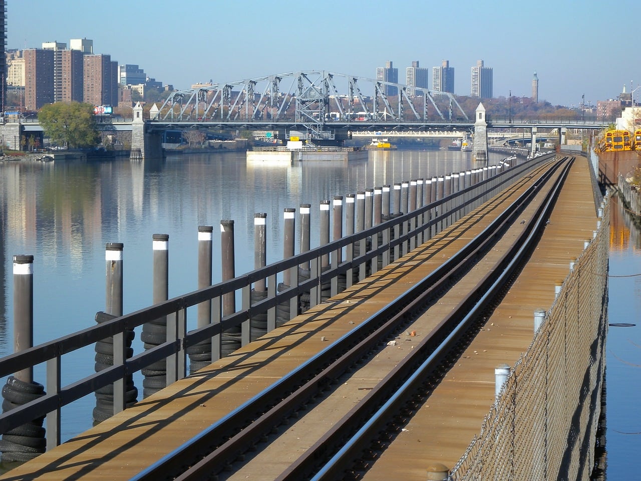 Subway bridge over the Harlem River at the entrance to the Bronx