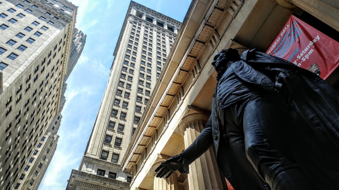 George Washington statue at the entrance to Federal Hall