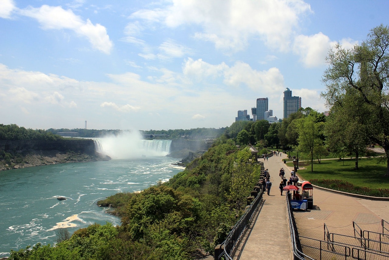 The promenade on the Canadian side of Niagara Falls