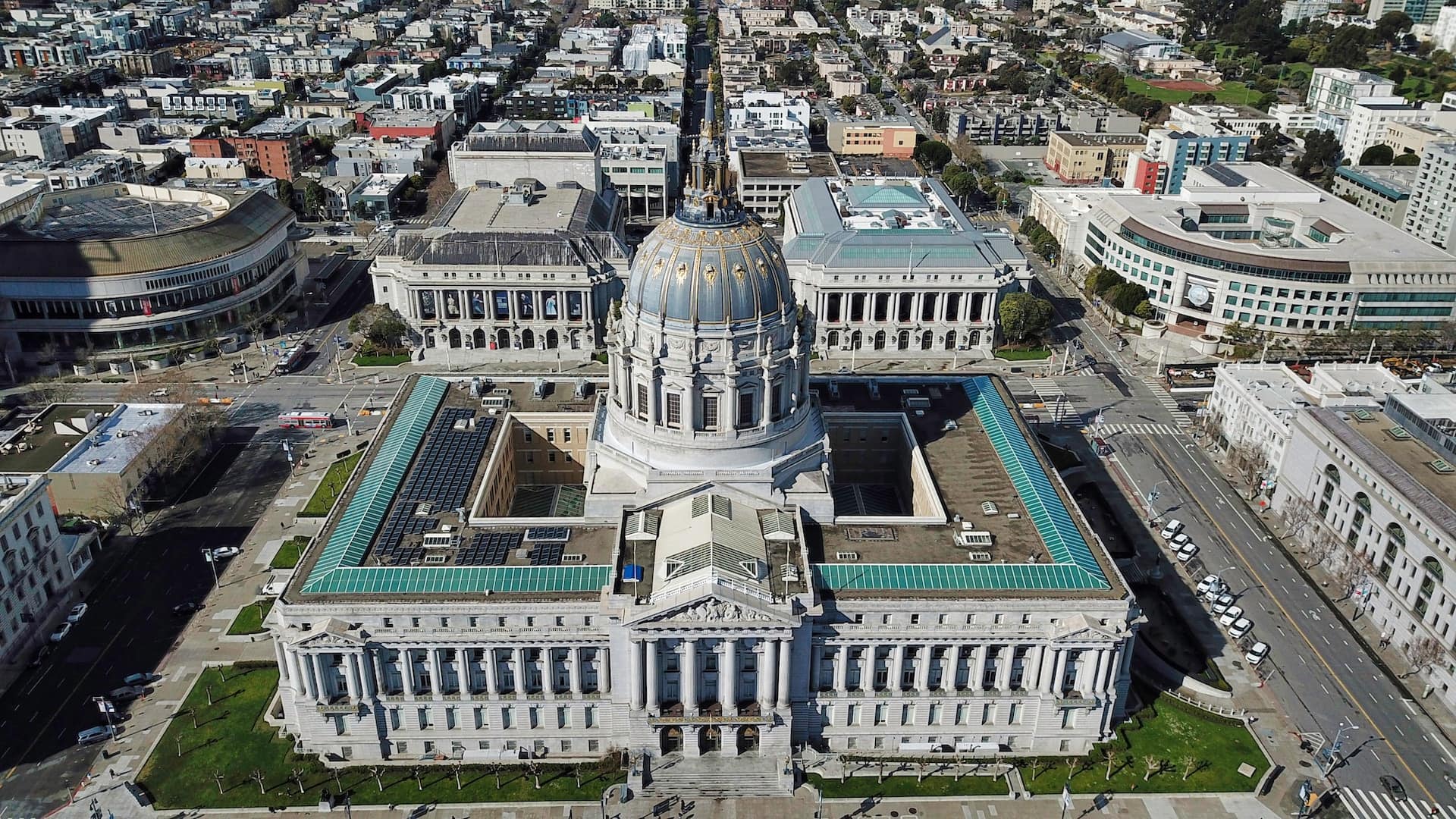 Van Ness Avenue behind San Francisco City Hall