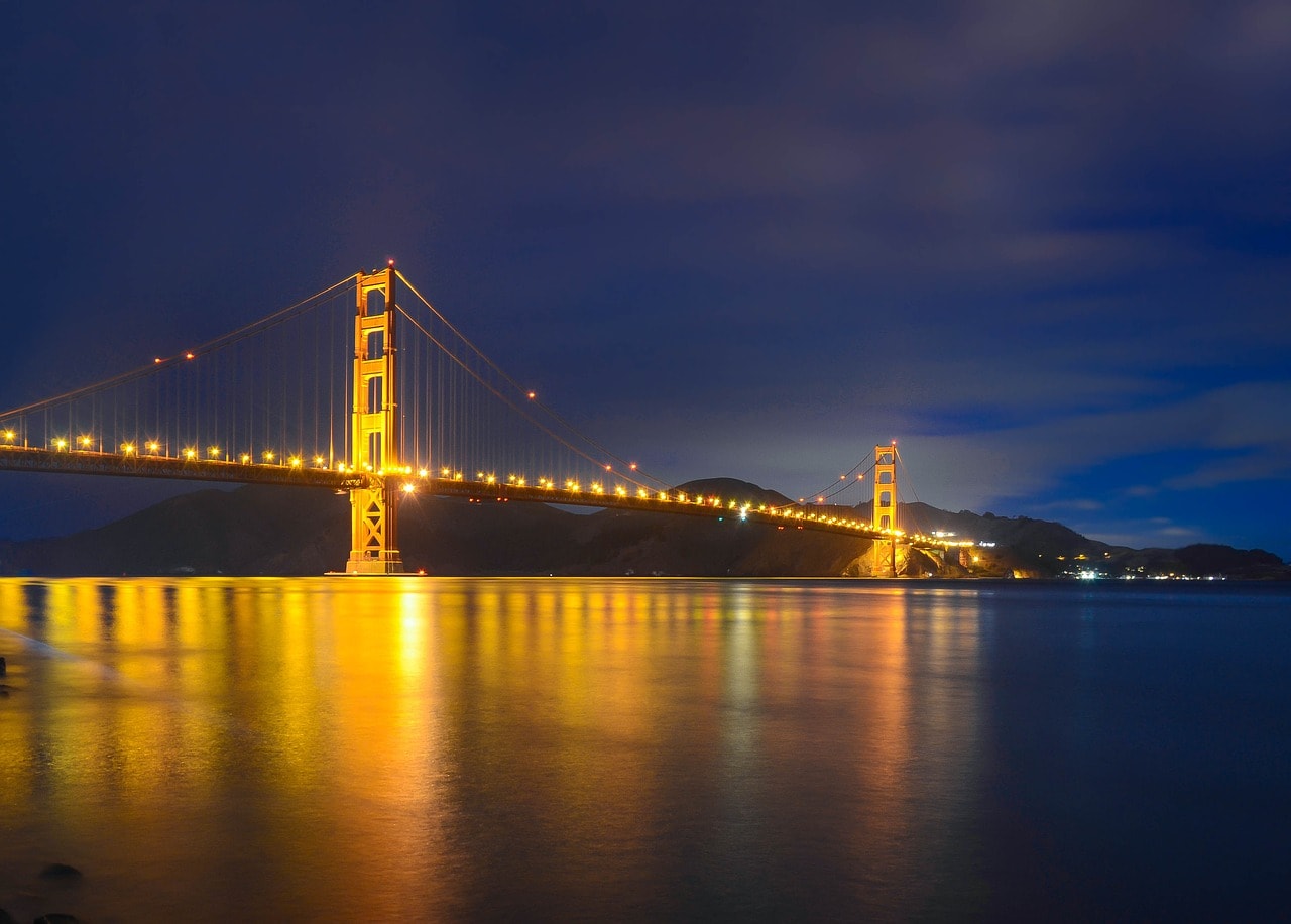 Golden Gate Bridge at night