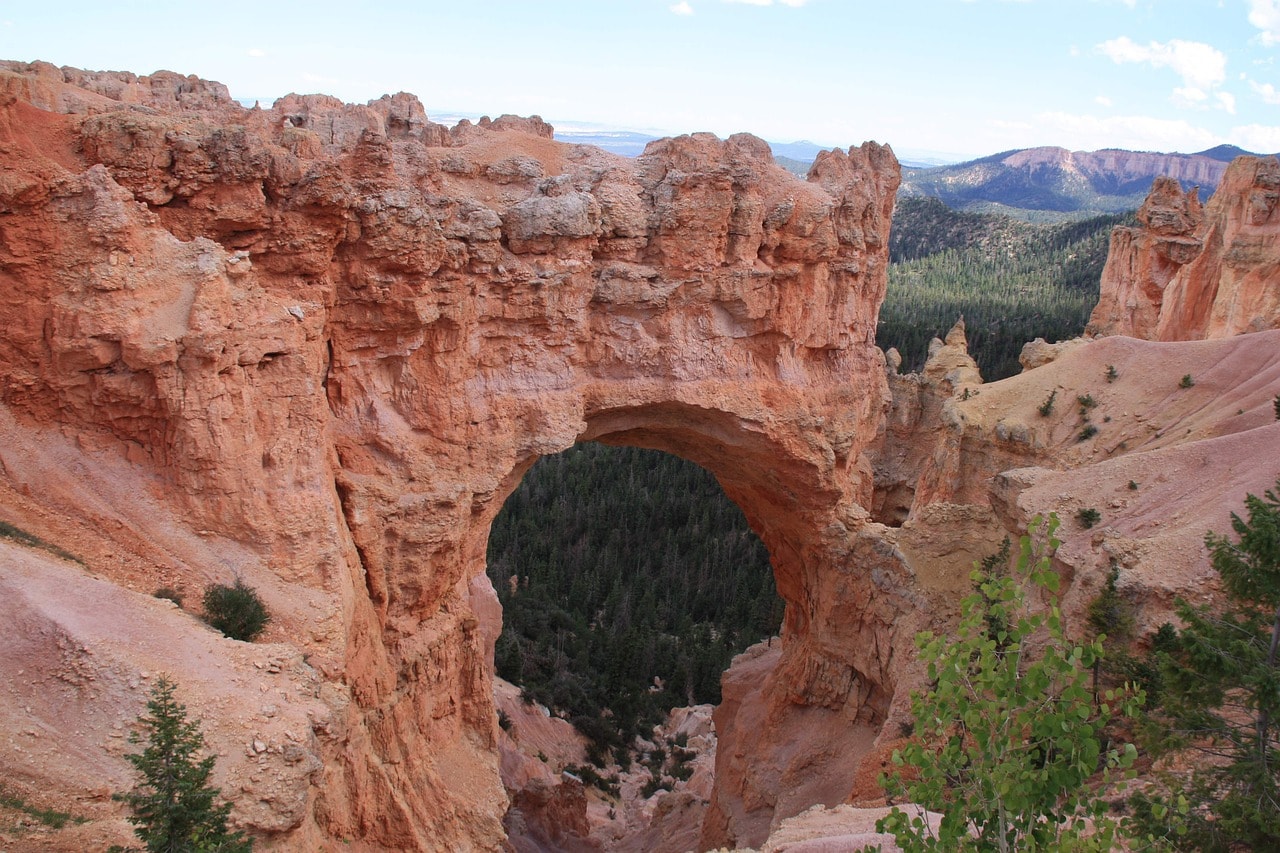 Natural arch in Bryce Canyon National Park
