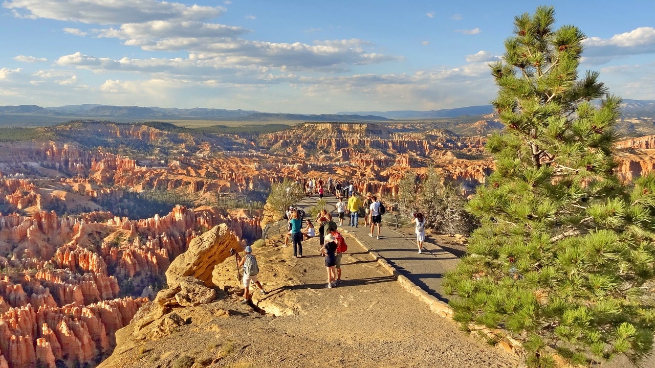 Trail on the canyon slopes in Bryce Canyon National Park