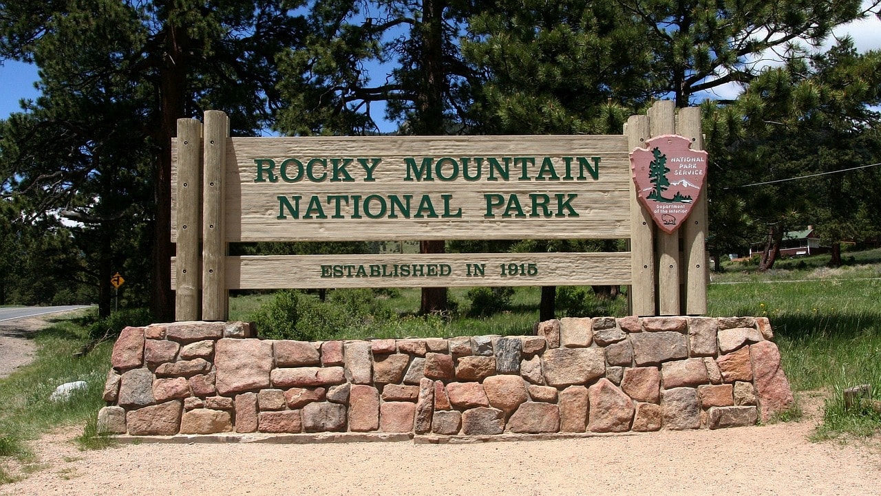 Sign at the entrance to Rocky Mountain National Park in Colorado