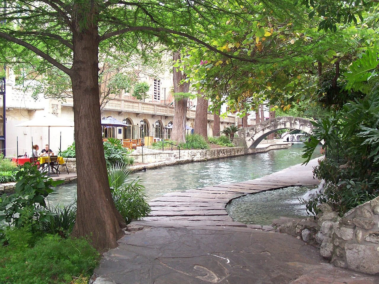 San Antonio River crosses the downtown