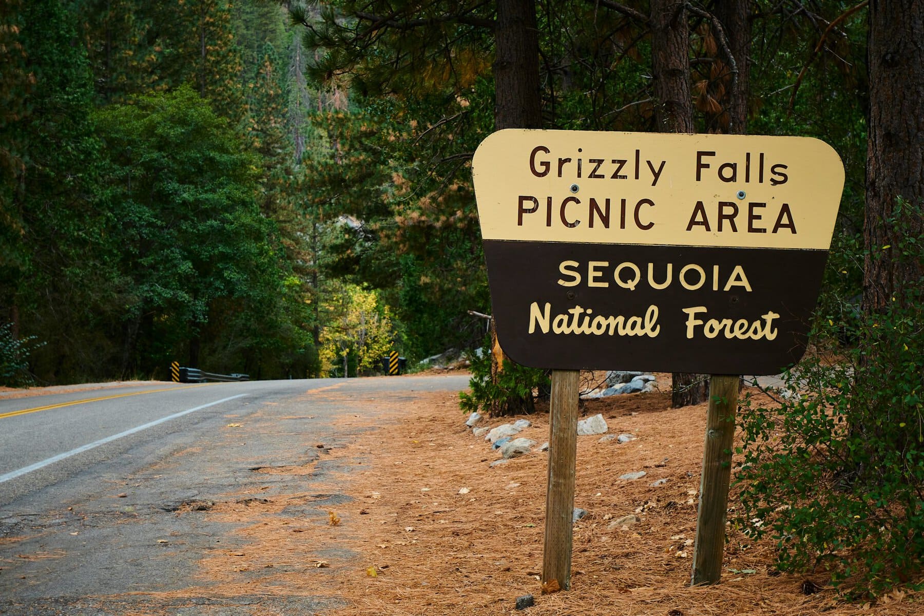 Grizzly Falls picnic area in Kings Canyon